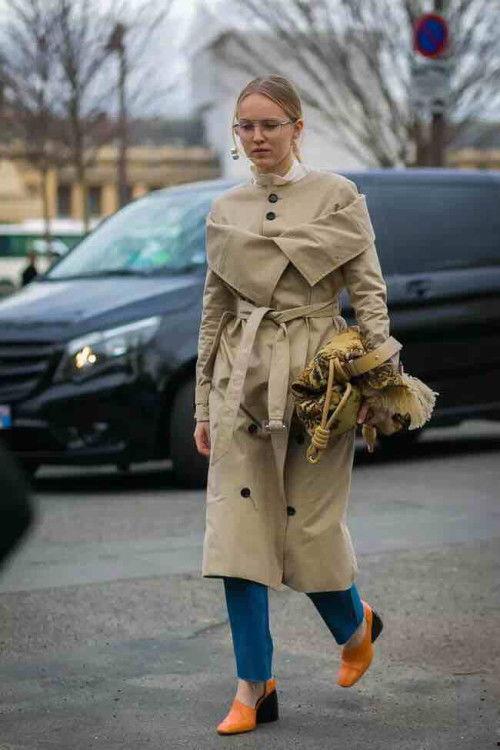 风衣背影图片,漫步时光的街头风景